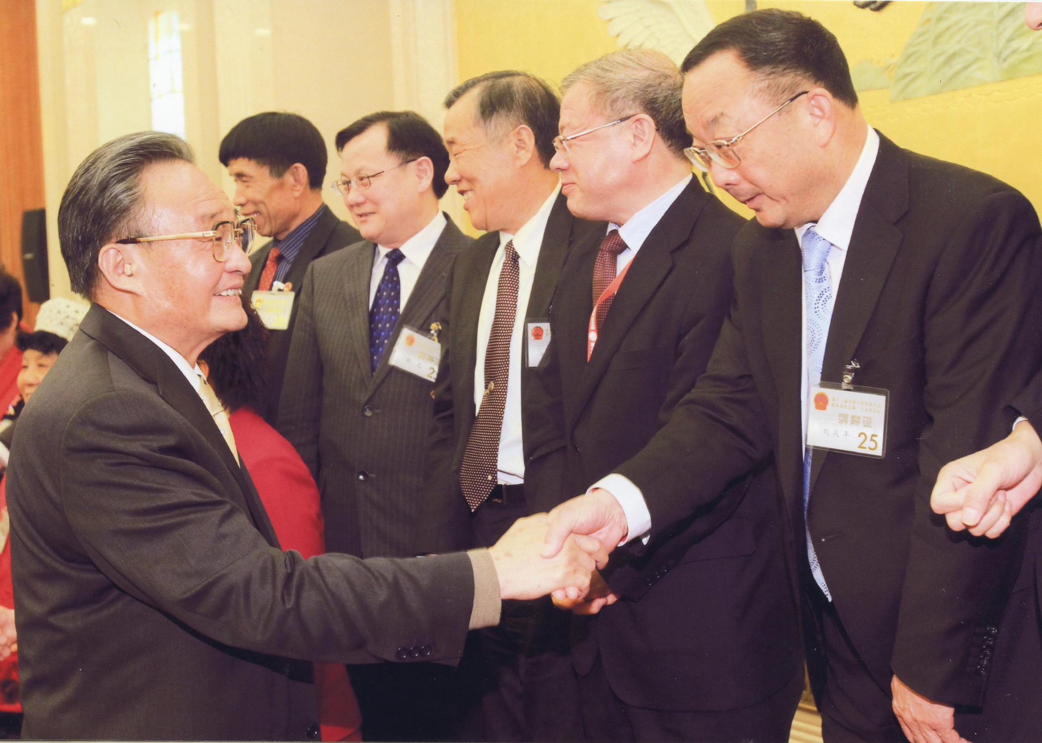 在十一屆全國人大常委會25次會議上，時任吳邦國委員長親切接見集團創始人劉慶年